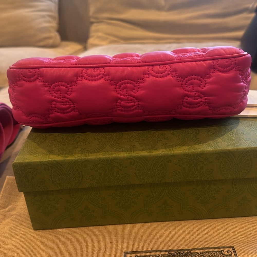 Gucci GG MATELASSÉ SMALL SHOULDER BAG - Picture 8 of 10